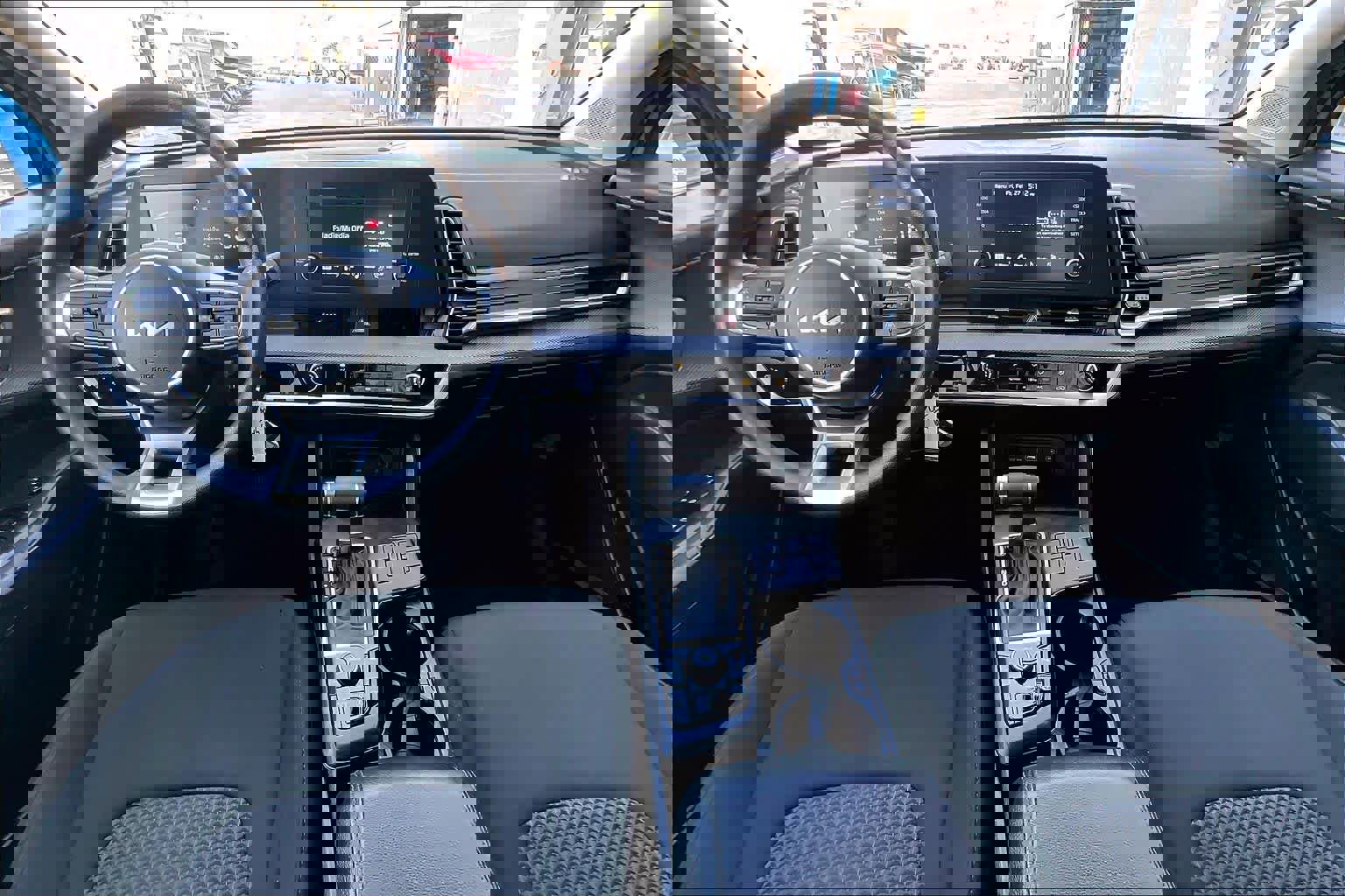 Used 2023 Kia Sportage LX image 18