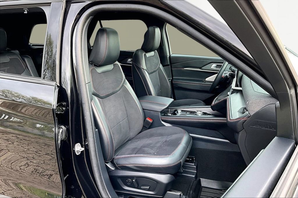 Certified 2025 Ford Explorer ST image 9