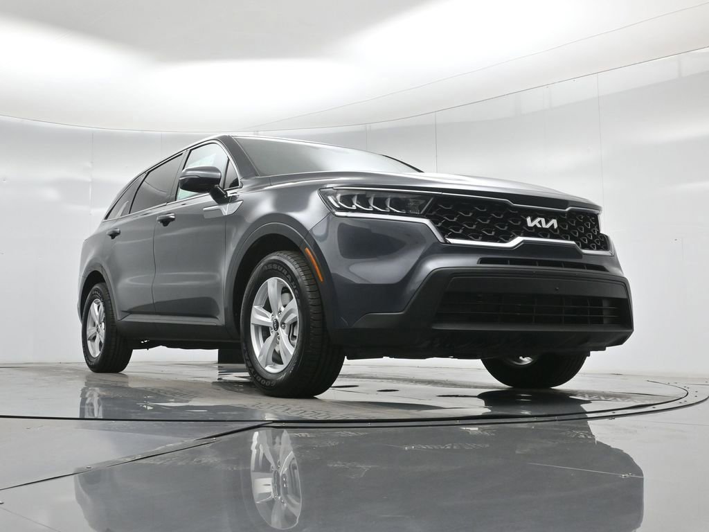 Used 2023 Kia Sorento LX image 5