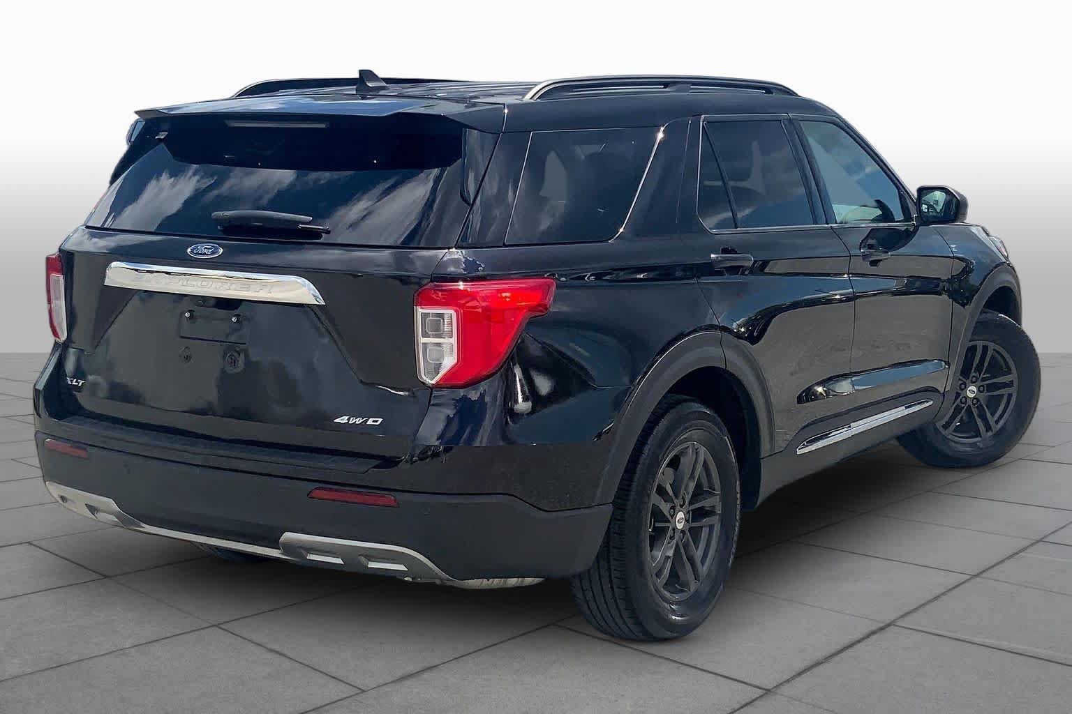Certified 2023 Ford Explorer XLT w/ Equipment Group 202A AWD/4WD image 13