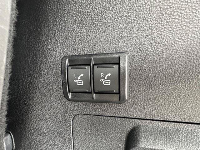 Used 2026 Toyota Sequoia Platinum AWD/4WD image 12