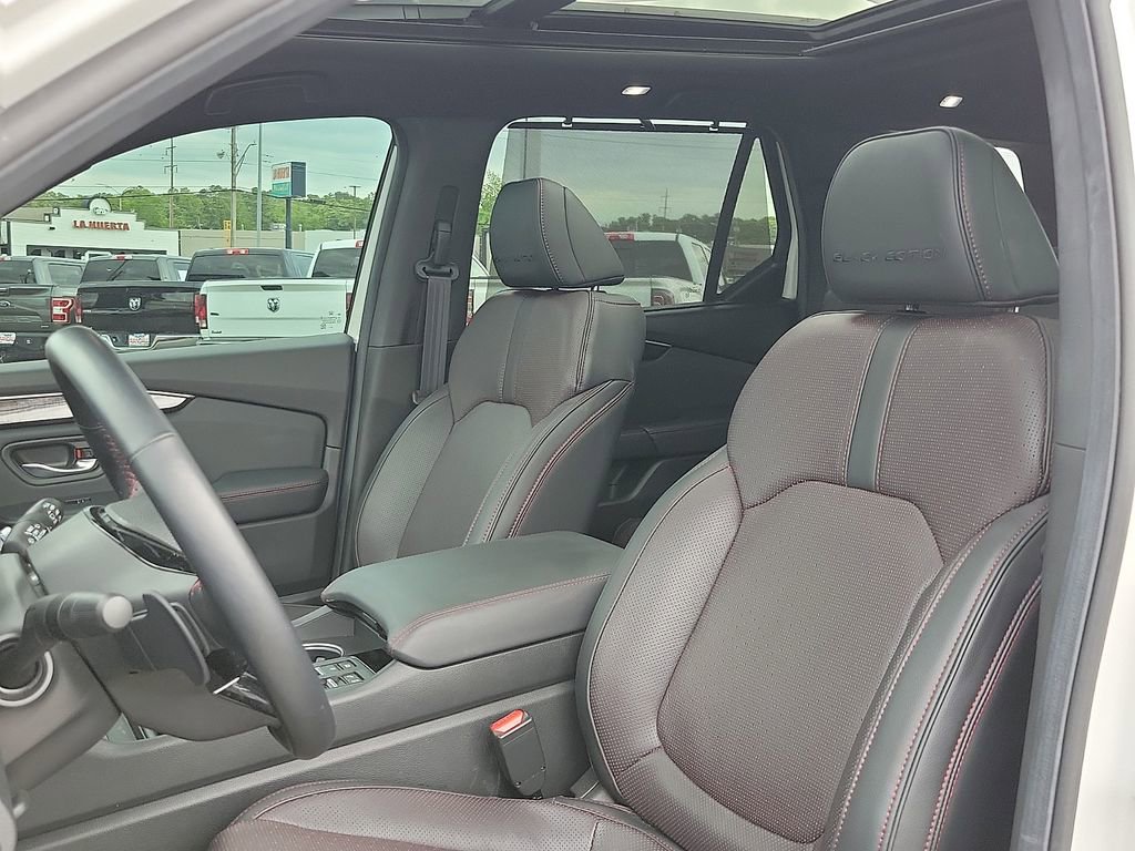 Used 2025 Honda Pilot Black Edition image 10