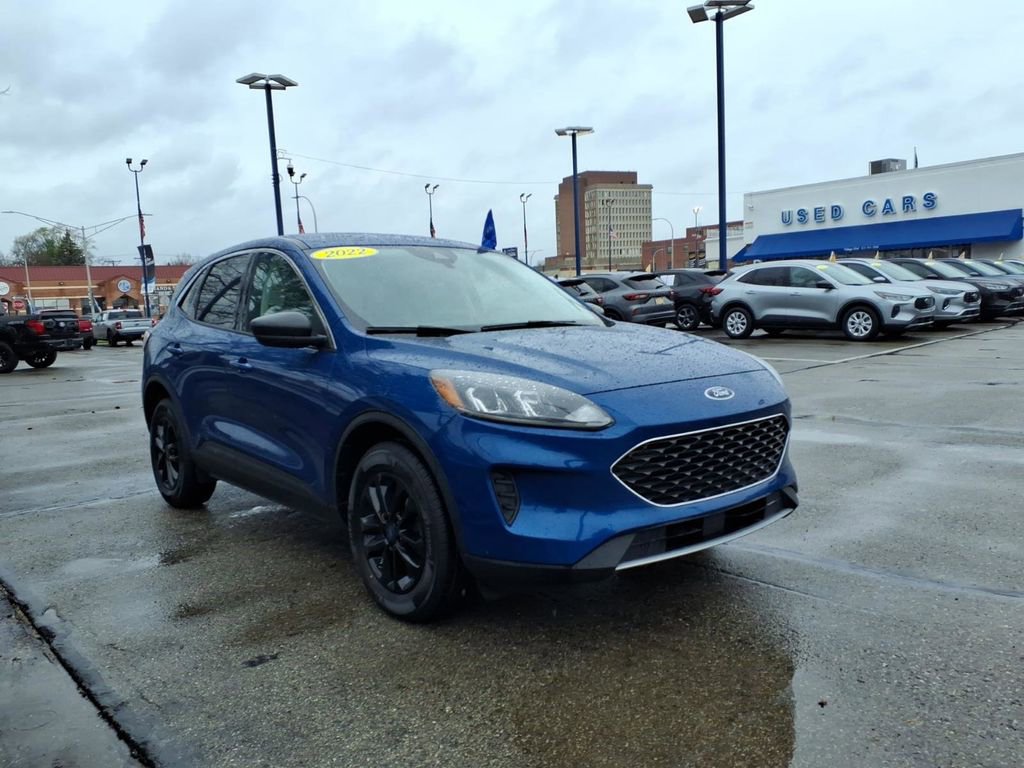 Certified 2022 Ford Escape SE image 3
