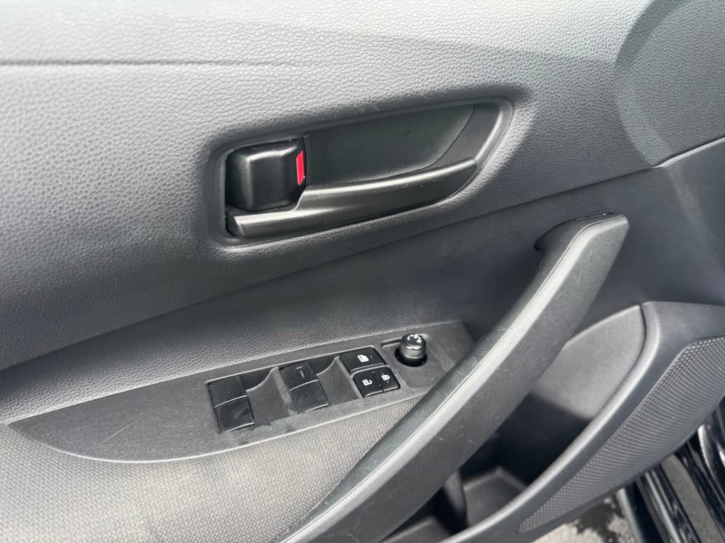 Used 2025 Toyota Corolla LE FWD image 3