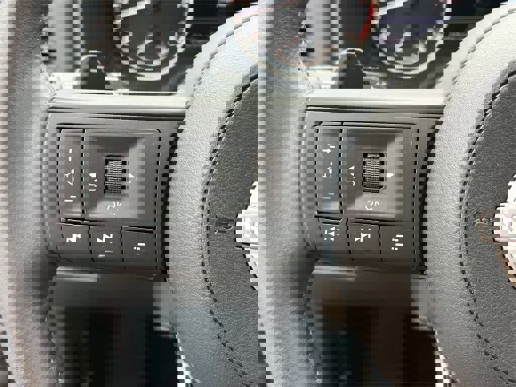 Used 2024 Nissan Rogue SV w/ SV Premium Package image 23