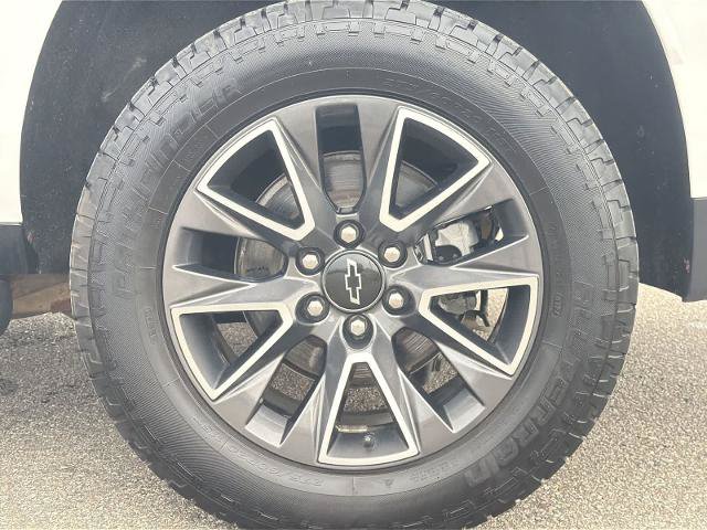Used 2022 Chevrolet Suburban Z71 w/ Luxury Package AWD/4WD image 14