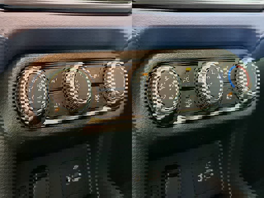 Used 2023 Nissan Versa SV image 20