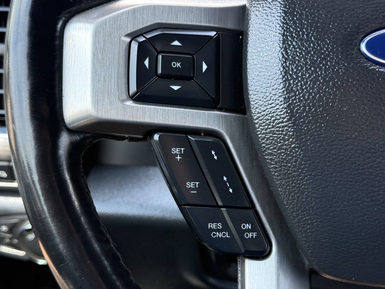 Certified 2022 Ford F250 Platinum w/ FX4 Off-Road Package AWD/4WD image 12