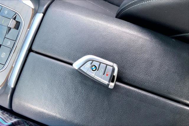 Used 2020 BMW X7 xDrive40i w/ M Sport Package AWD/4WD image 15