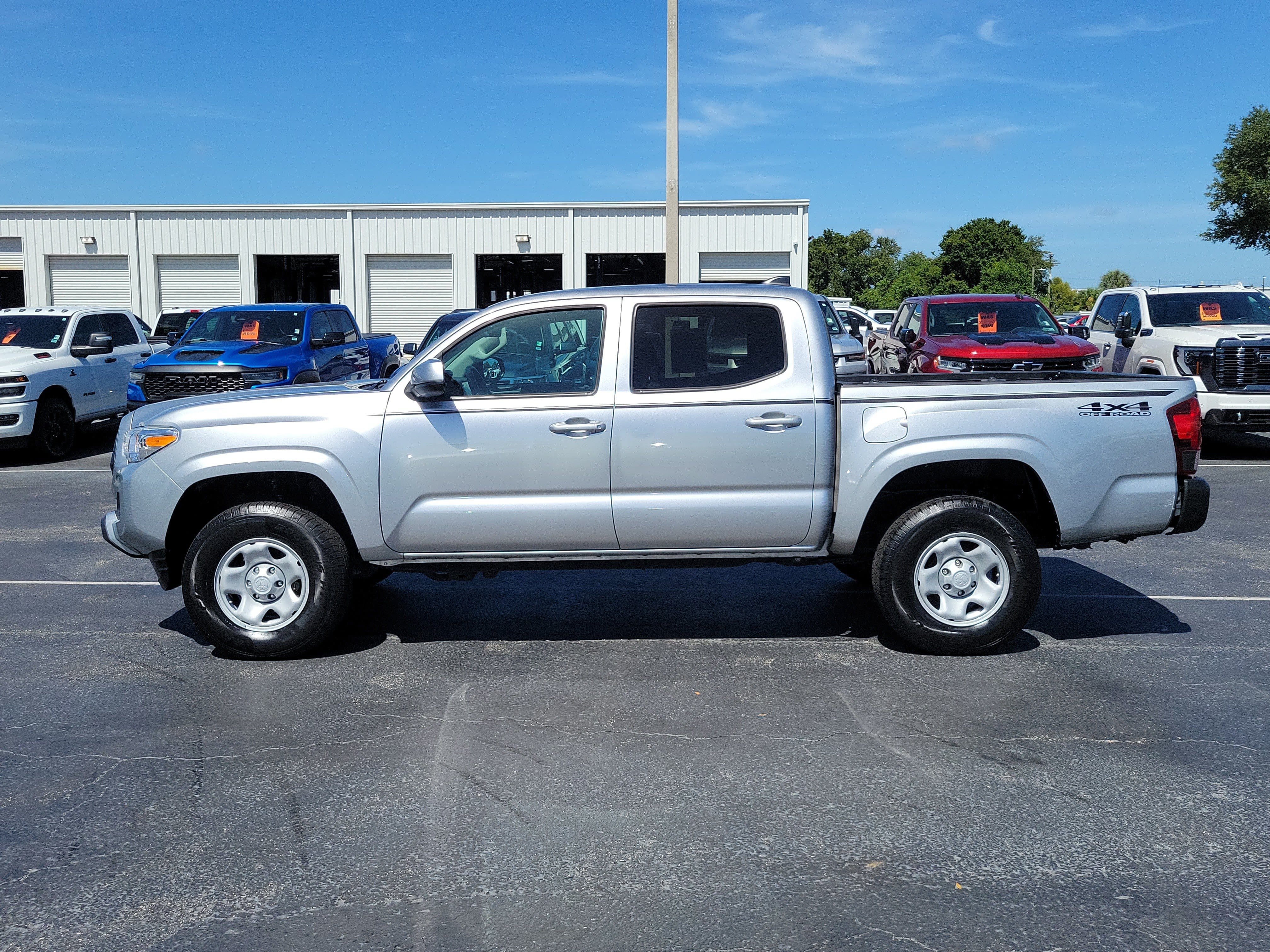 Used 2023 Toyota Tacoma SR AWD/4WD image 6