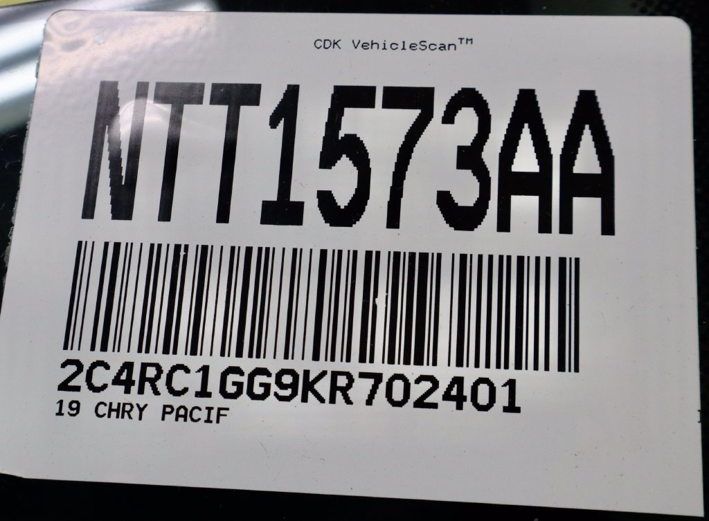 Used 2019 Chrysler Pacifica Limited FWD image 31