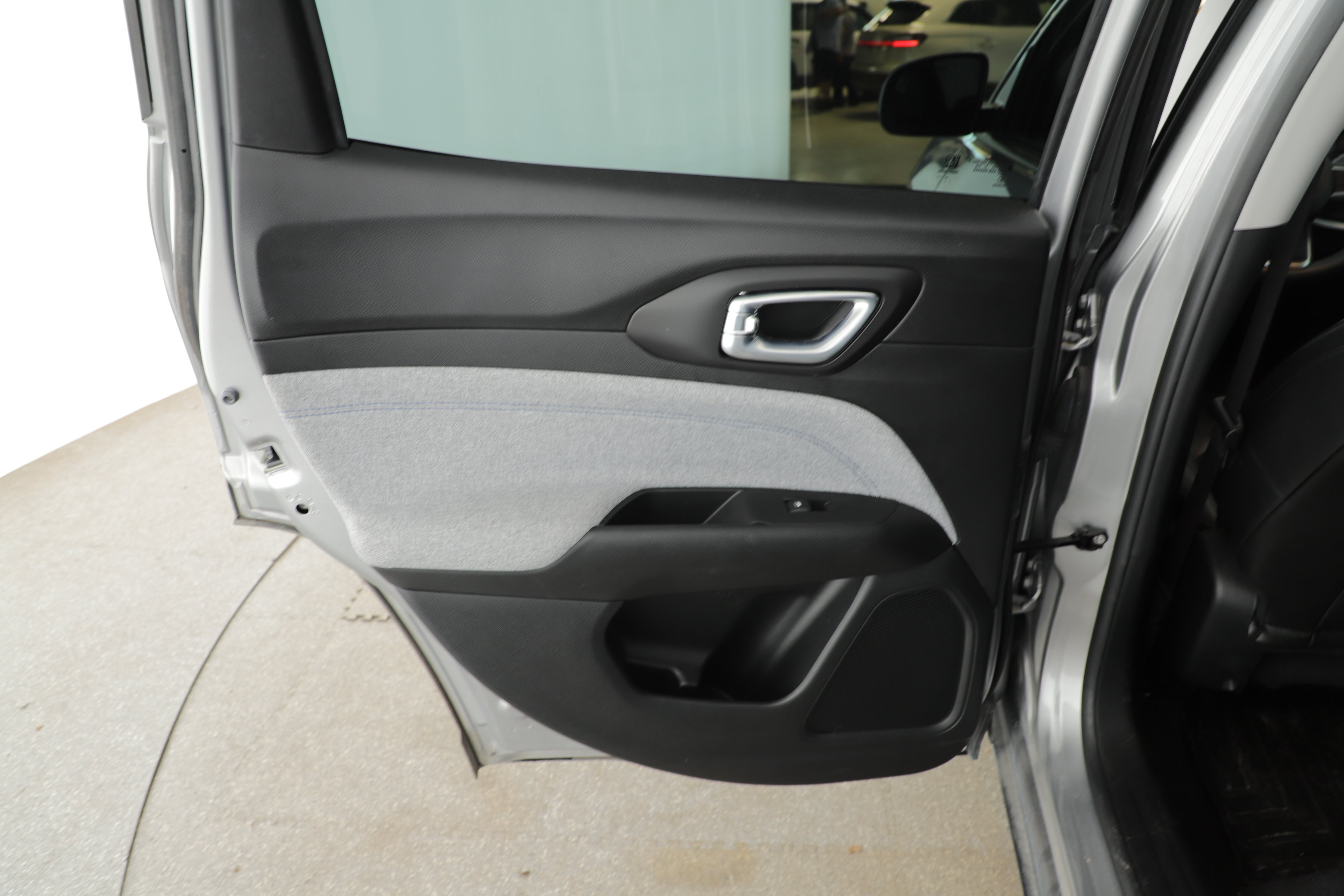 Used 2022 Jeep Compass Latitude FWD image 12
