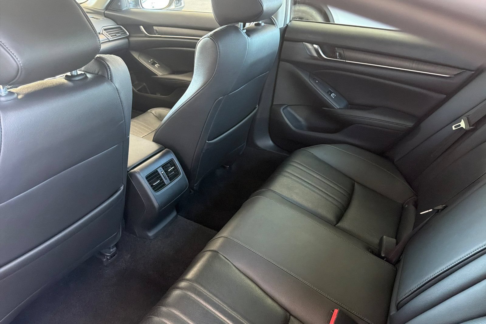 Used 2019 Honda Accord Touring image 6