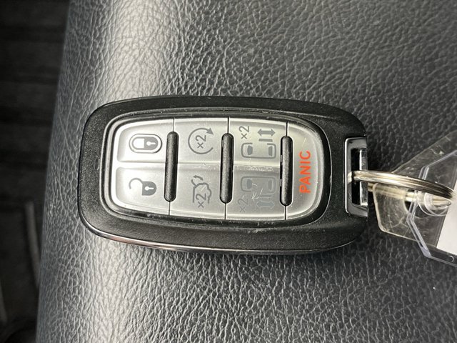 Used 2019 Chrysler Pacifica Touring-L FWD image 26