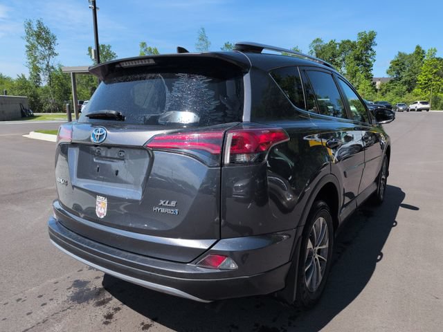 Used 2018 Toyota RAV4 XLE AWD/4WD image 5