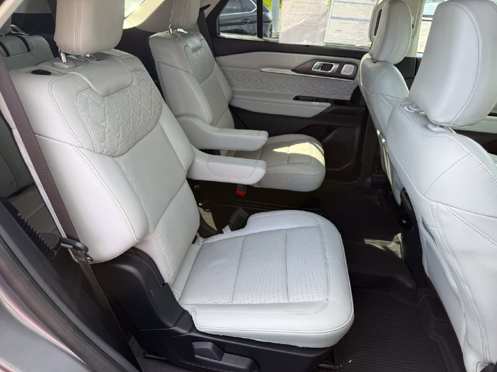 Certified 2025 Ford Explorer Platinum w/ LUX Leather Package AWD/4WD image 22