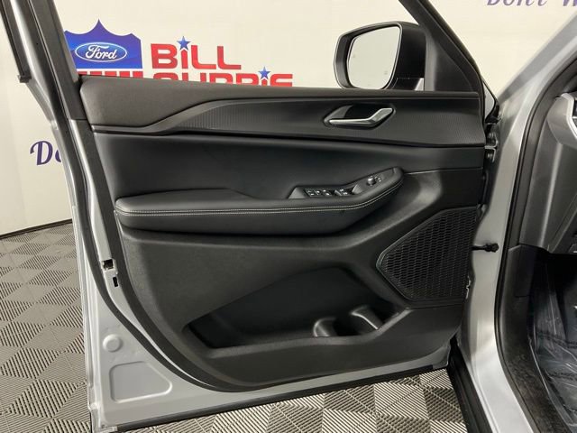 Used 2024 Jeep Grand Cherokee Laredo X w/ Luxury Tech Group I image 12