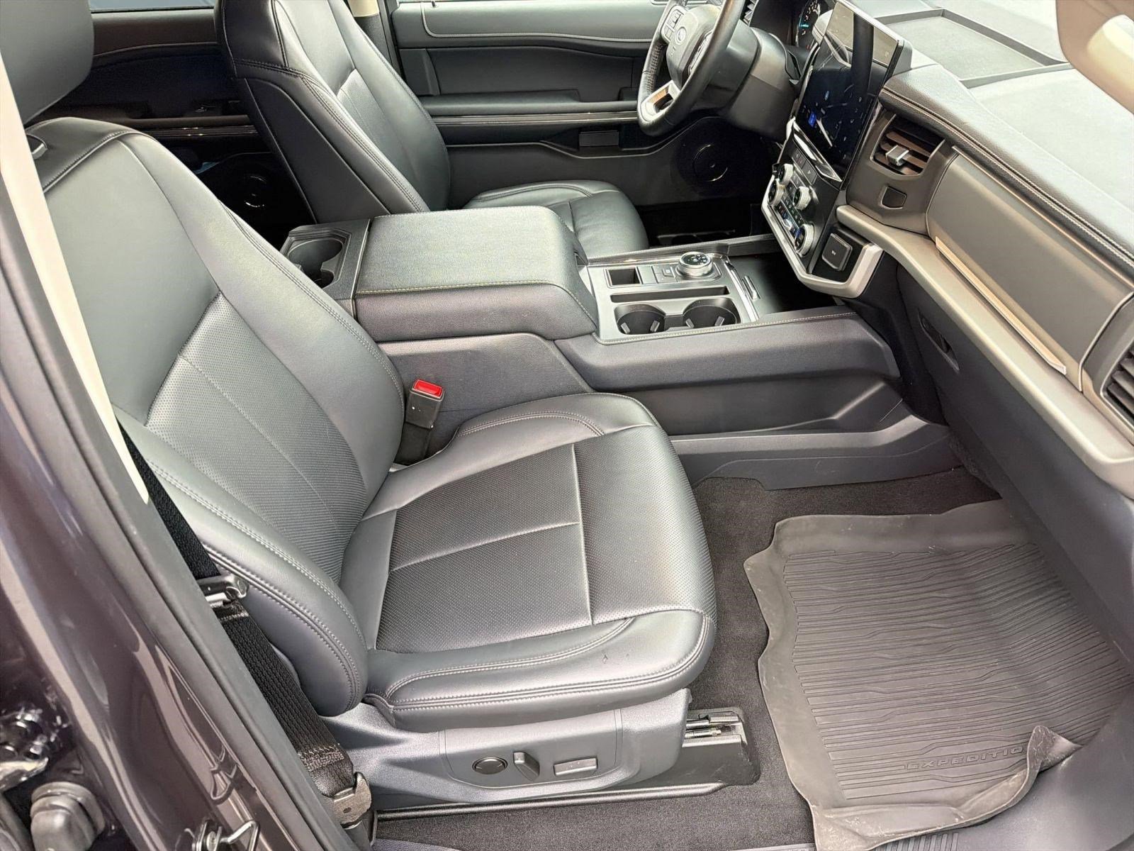 Certified 2024 Ford Expedition XLT RWD image 30