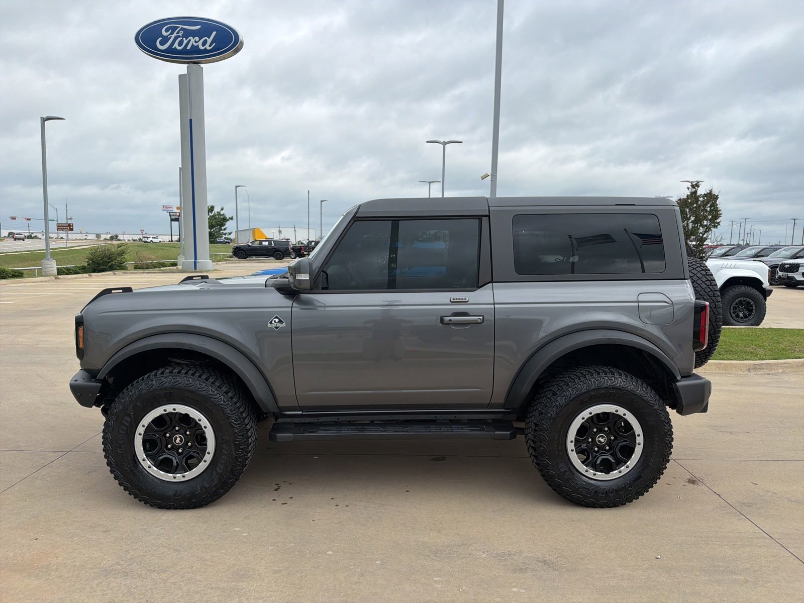 Certified 2022 Ford Bronco Outer Banks w/ Sasquatch Package AWD/4WD image 2