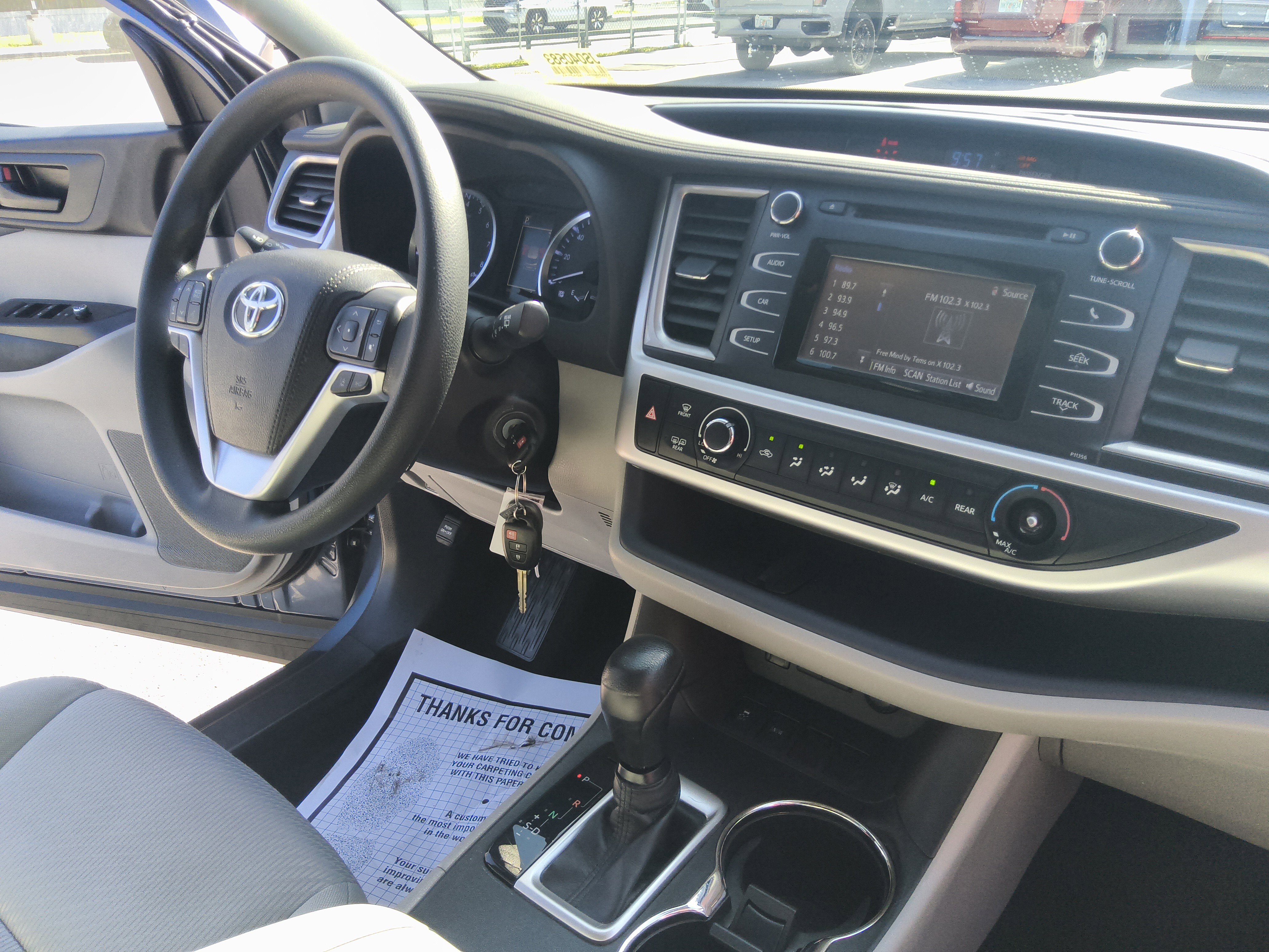 Used 2018 Toyota Highlander LE FWD image 29