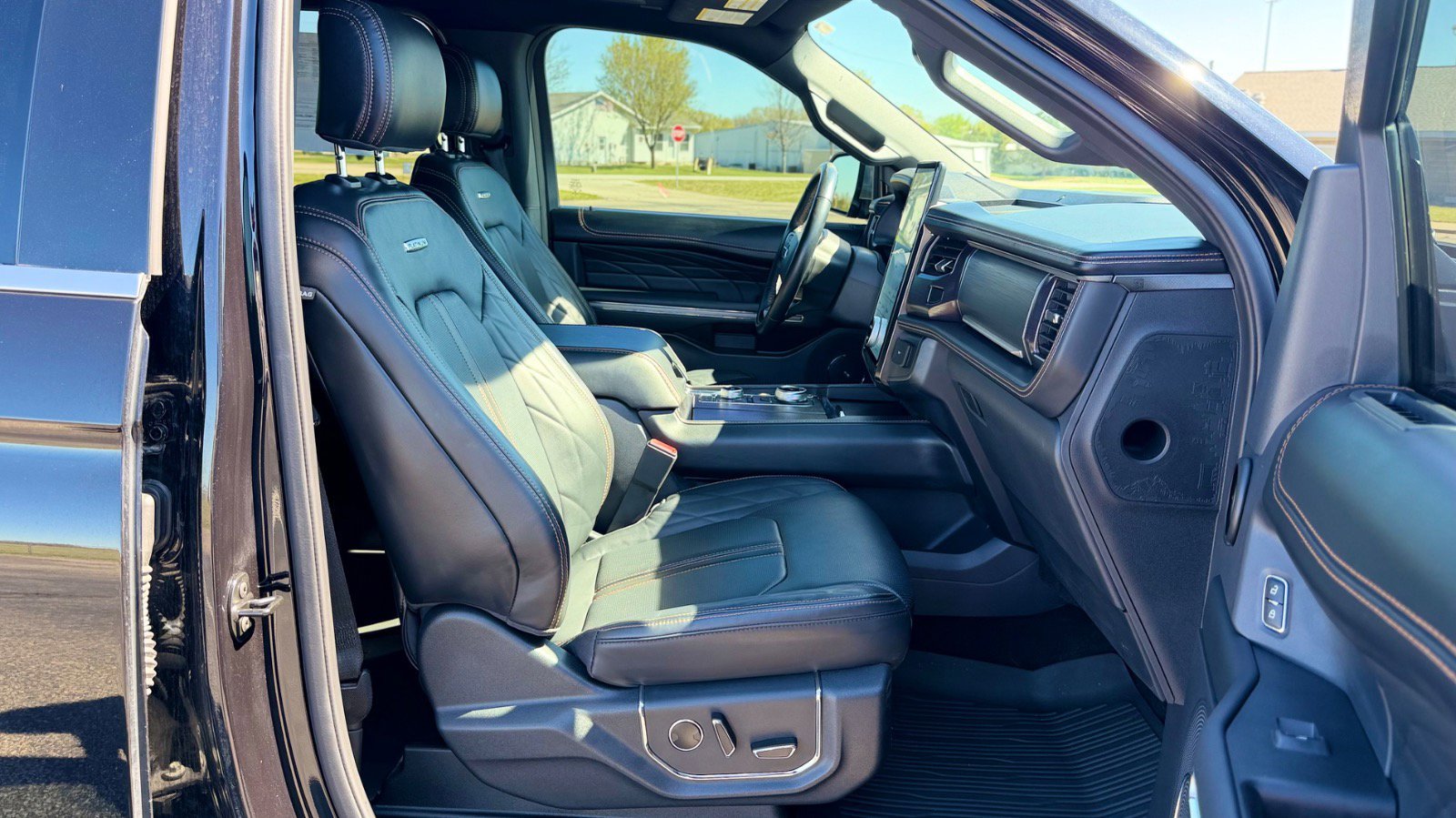 Certified 2022 Ford Expedition Platinum AWD/4WD image 29