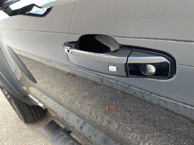 Used 2025 GMC Canyon AT4 w/ AT4 Premium Package image 14