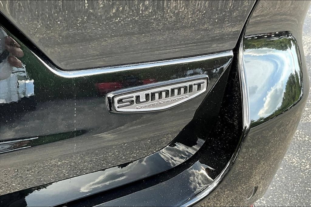 Used 2025 Jeep Grand Cherokee Summit AWD/4WD image 26
