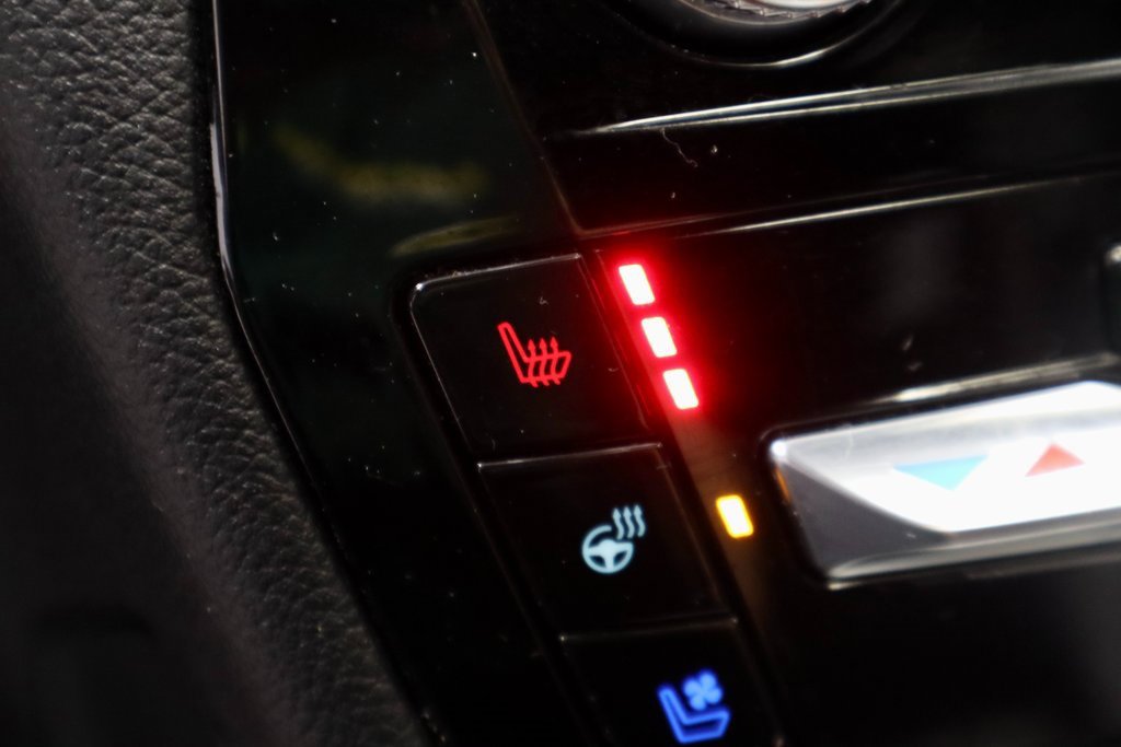 Certified 2022 Ford Explorer ST w/ ST Street Pack image 5