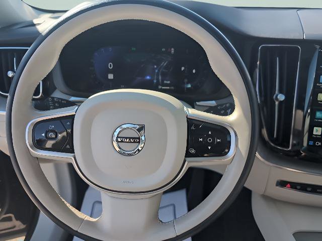 Used 2023 Volvo XC60 B5 Plus image 12