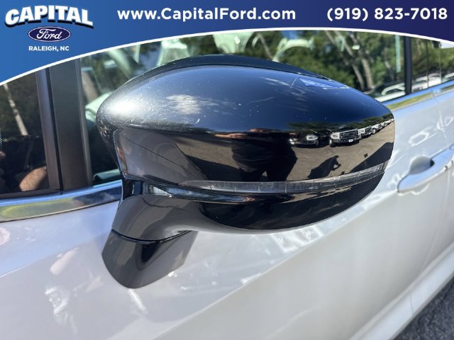 Used 2025 Chrysler Pacifica Select FWD image 12