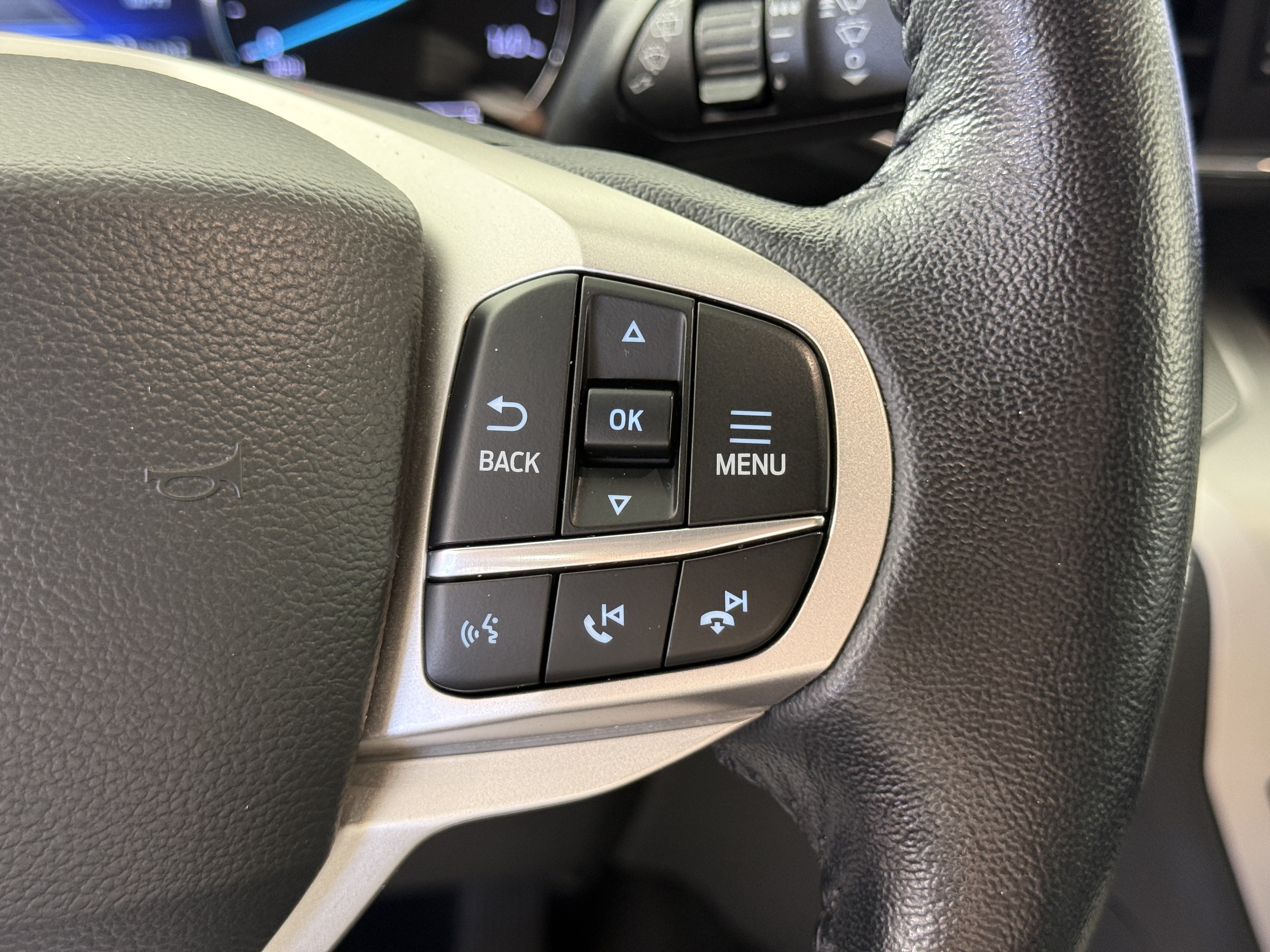 Certified 2022 Ford Explorer XLT w/ Equipment Group 202A RWD image 26