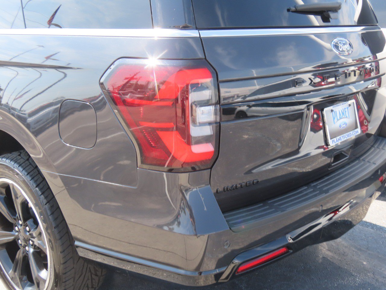 Certified 2023 Ford Expedition Limited RWD image 11