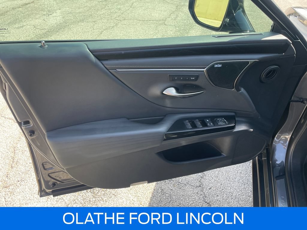 Used 2022 Lexus ES 300h w/ Accessory Package 2 FWD image 13