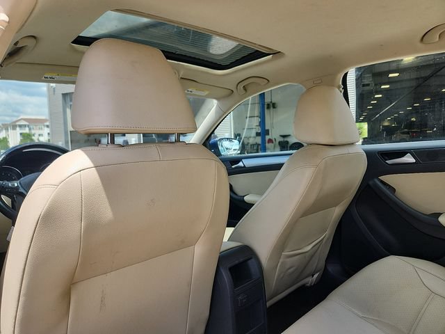 Used 2017 Volkswagen Jetta SE FWD image 24