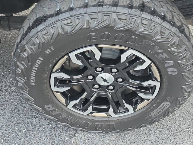 Used 2023 Chevrolet Silverado 1500 ZR2 AWD/4WD image 7
