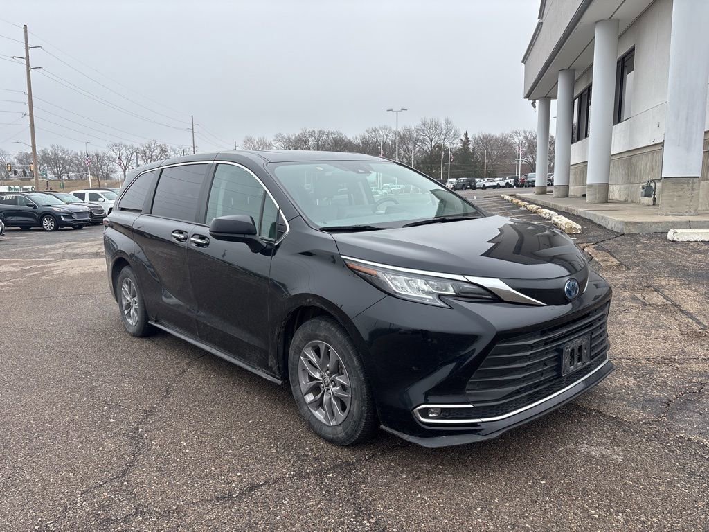 Used 2022 Toyota Sienna XLE