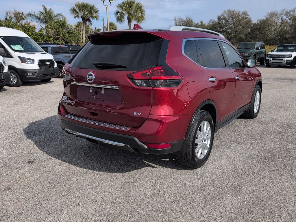 Used 2018 Nissan Rogue SV image 3