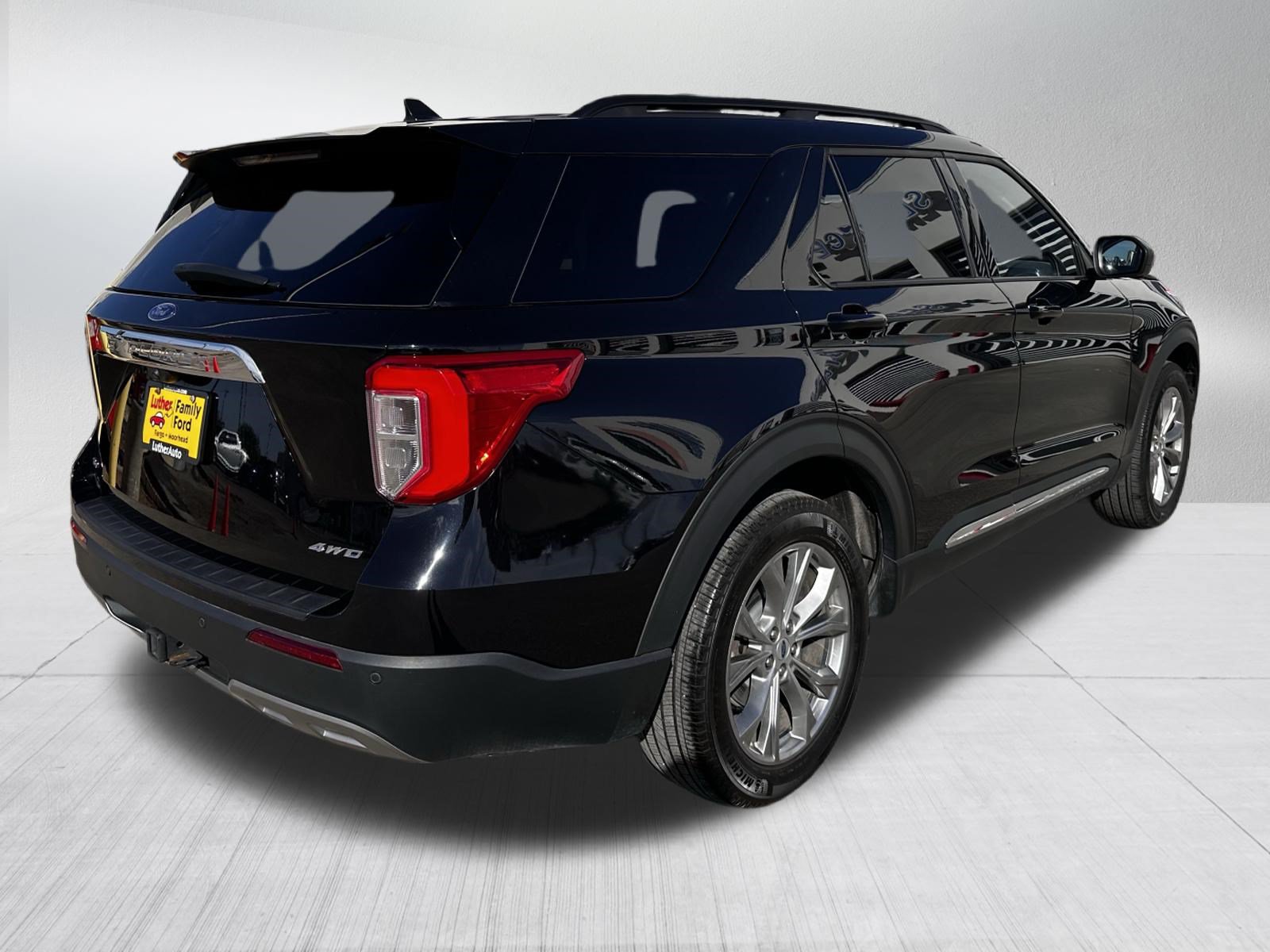 Certified 2023 Ford Explorer XLT w/ Equipment Group 202A AWD/4WD image 7