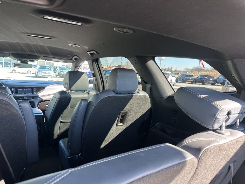 Used 2022 Buick Enclave Essence image 12
