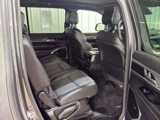 Used 2023 Jeep Wagoneer L Series III w/ Premium Group I AWD/4WD image 31