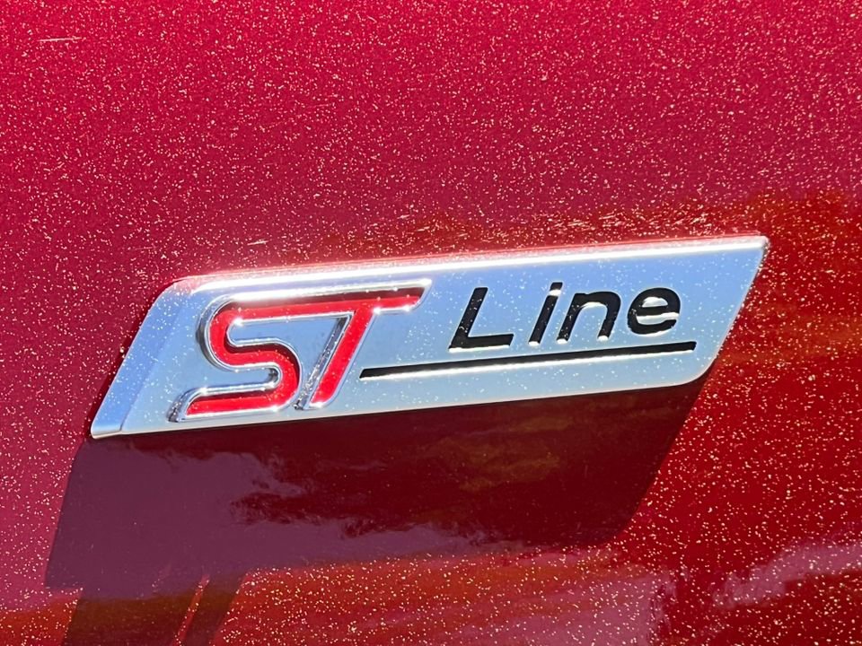 Certified 2023 Ford Escape ST-Line Elite AWD/4WD image 2