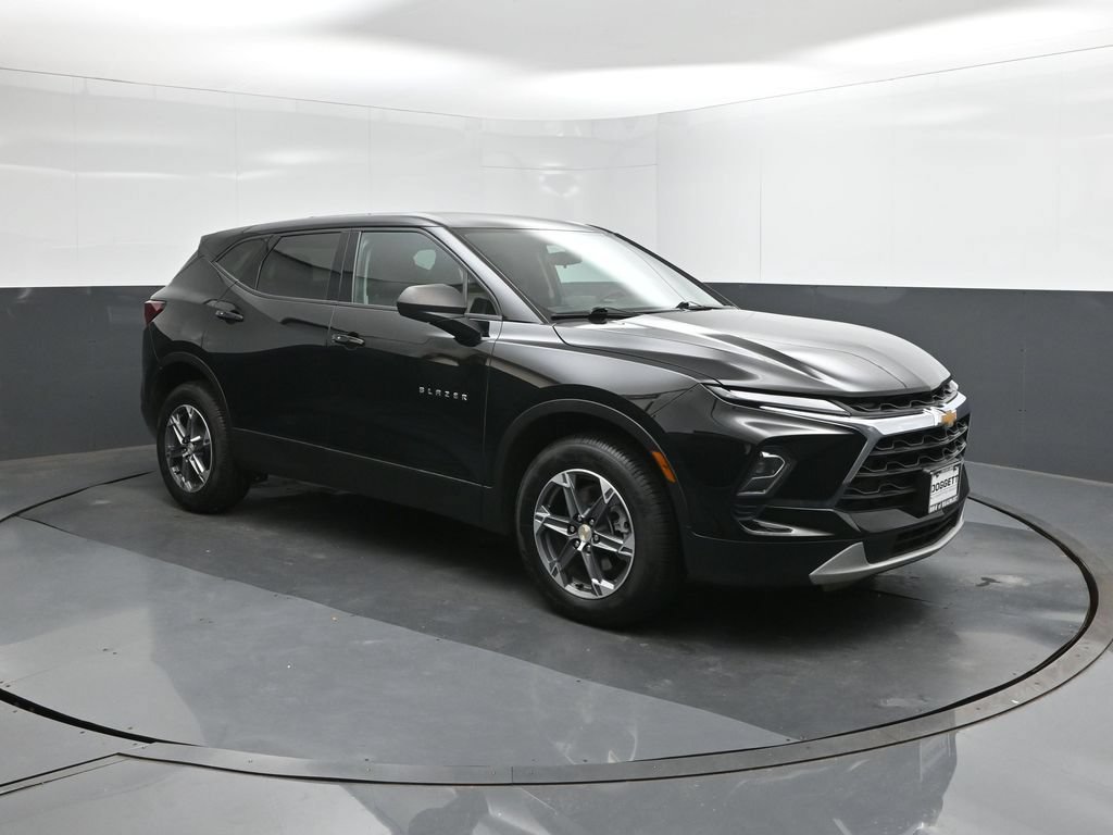 Used 2025 Chevrolet Blazer LT FWD image 25