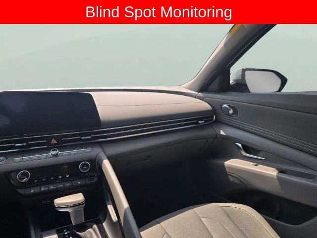 Used 2024 Hyundai Elantra SEL w/ Convenience Package FWD image 10