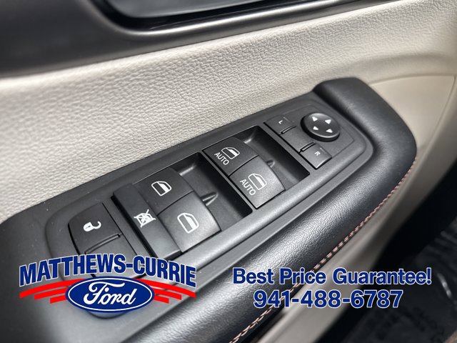 Used 2020 Chrysler Pacifica Touring-L FWD image 28