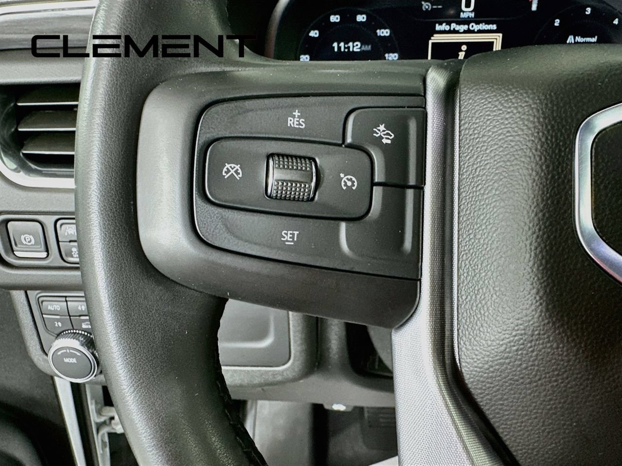 Used 2024 GMC Yukon XL SLT AWD/4WD image 16