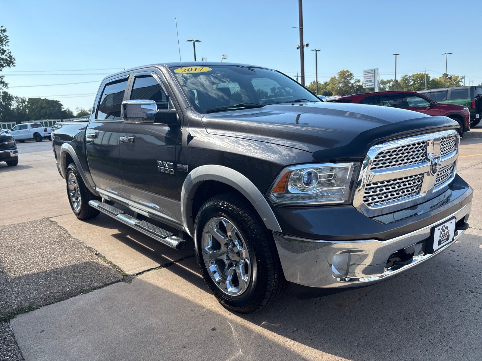 Used 2017 RAM 1500 Laramie w/ Convenience Group AWD/4WD image 8