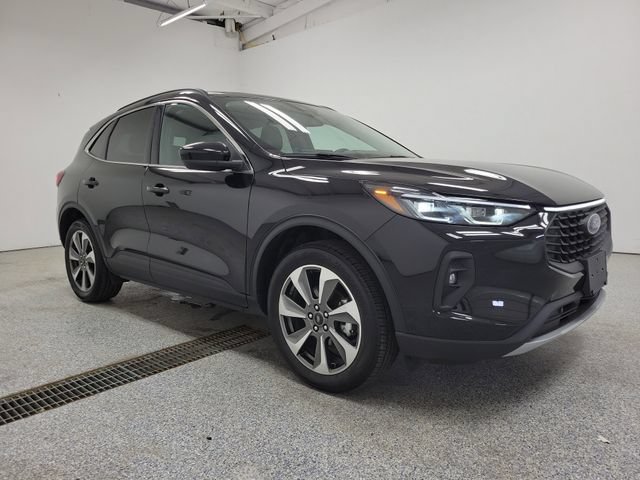 Certified 2025 Ford Escape Platinum AWD/4WD image 2