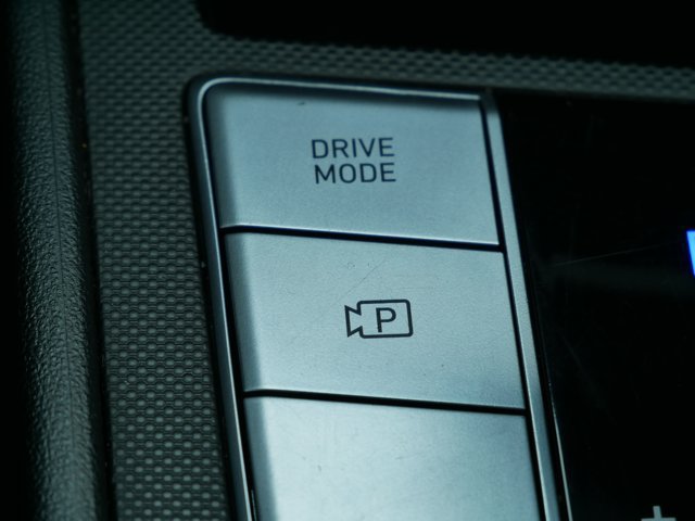 Used 2024 Hyundai Elantra SEL FWD image 25