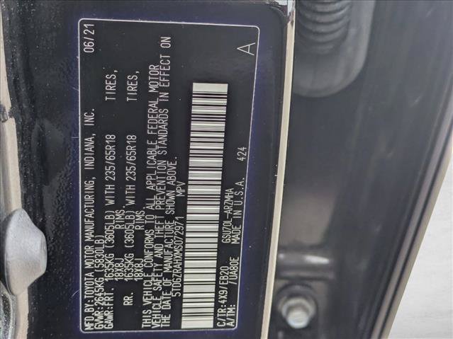 Used 2021 Toyota Highlander XLE FWD image 16