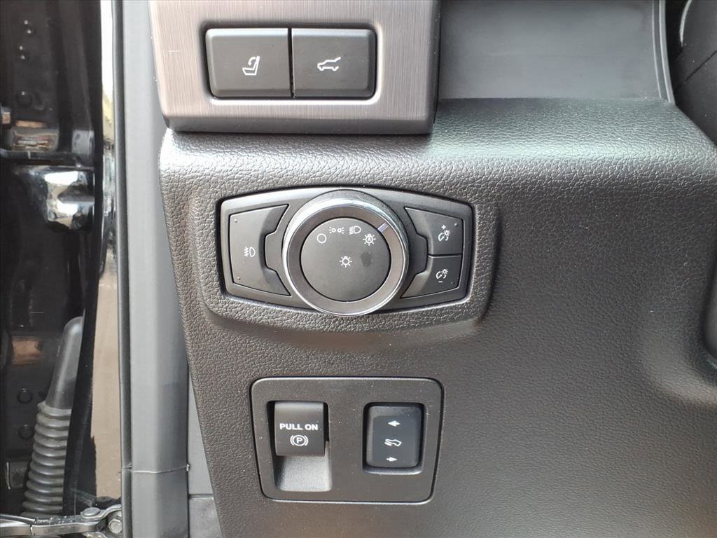 Certified 2018 Ford Expedition Platinum image 16